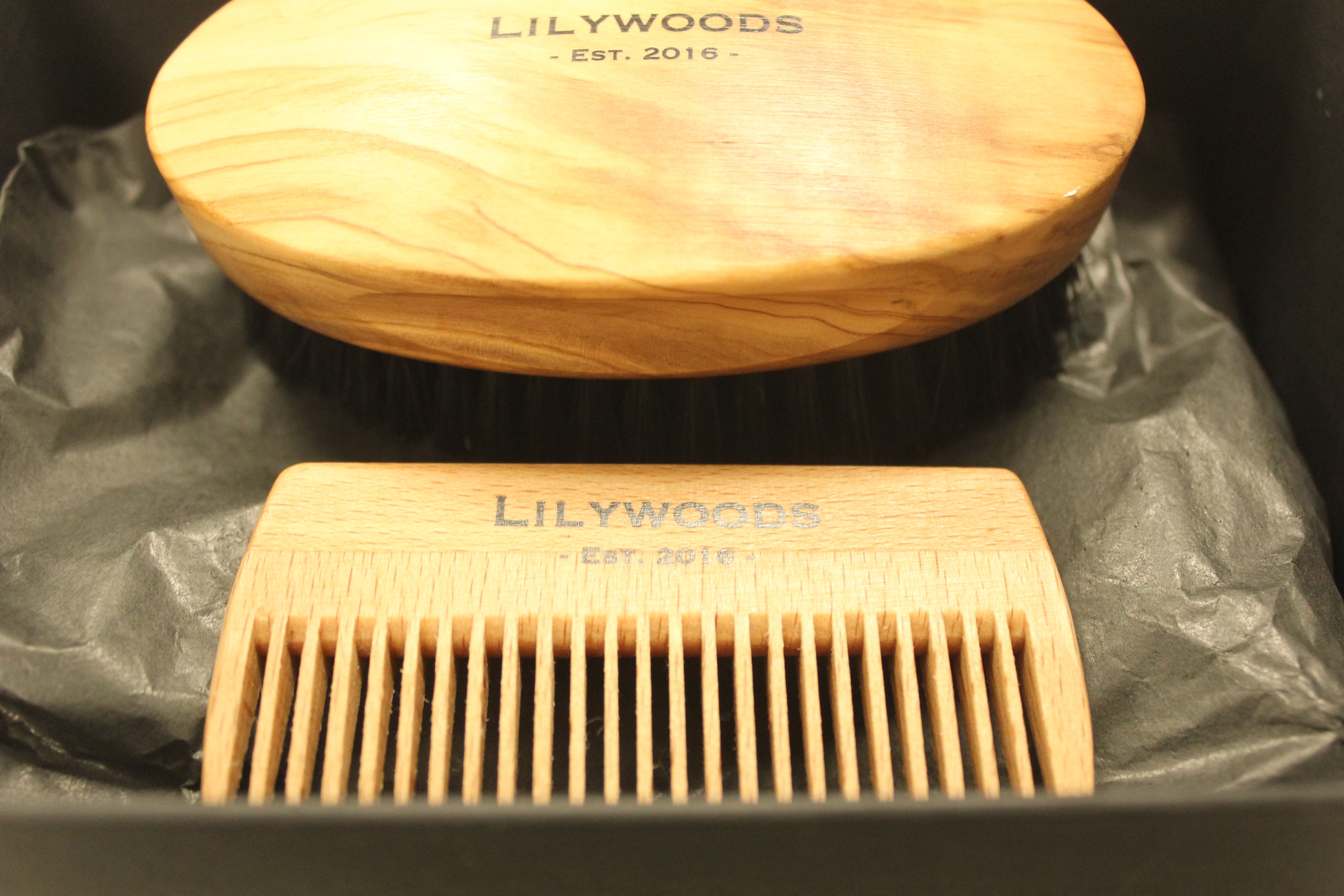Lilywoods Men's Hair & Beard Gift Set, Military Hairbrush & Beard Comb